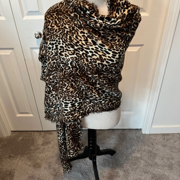 Cleo Animal print scarf - Picture 2 of 7